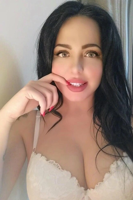 Housewife Escorts in GTB Nagar